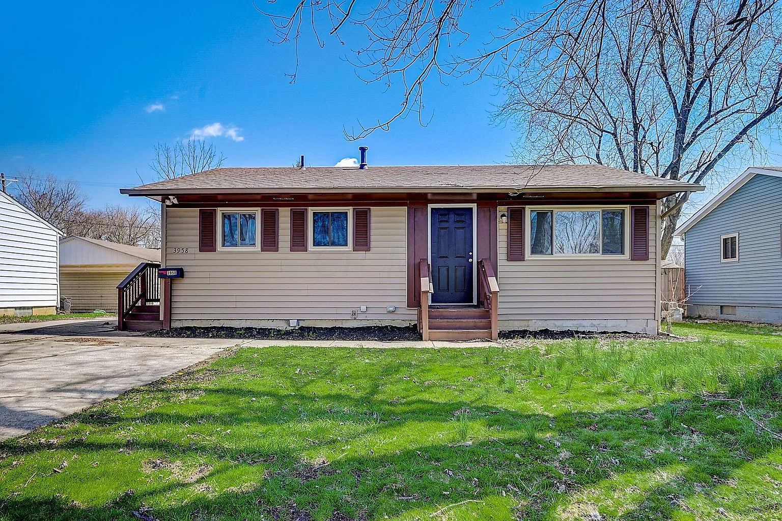 3958 Signal Dr photo 1