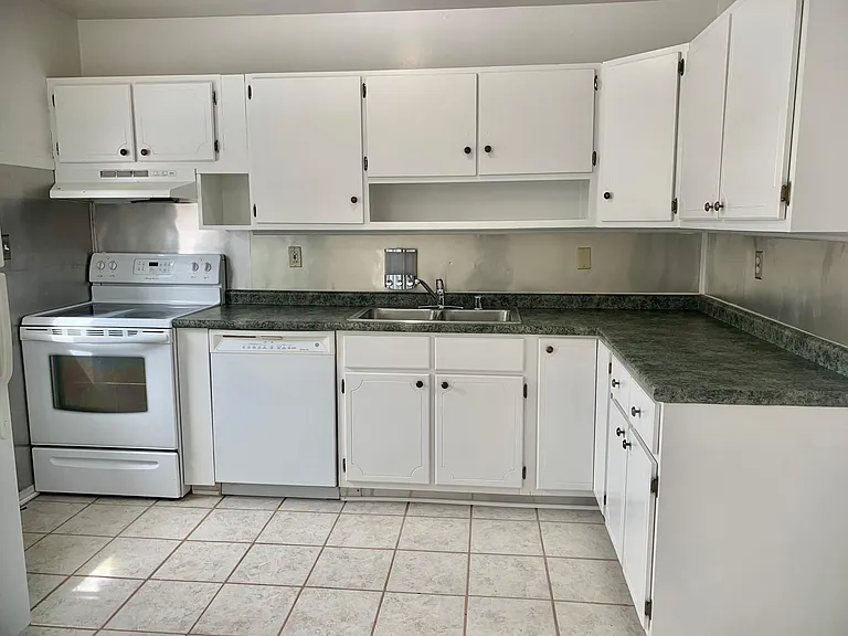 1971 Cathy Ln — Photo 2