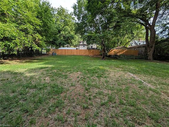 3rd image of 225 McBride St