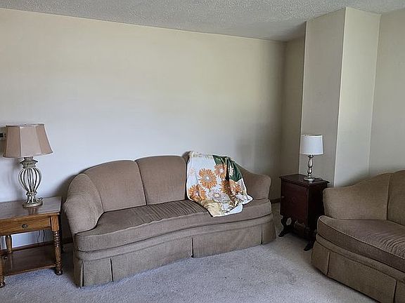 2nd image of 210 W 7th St