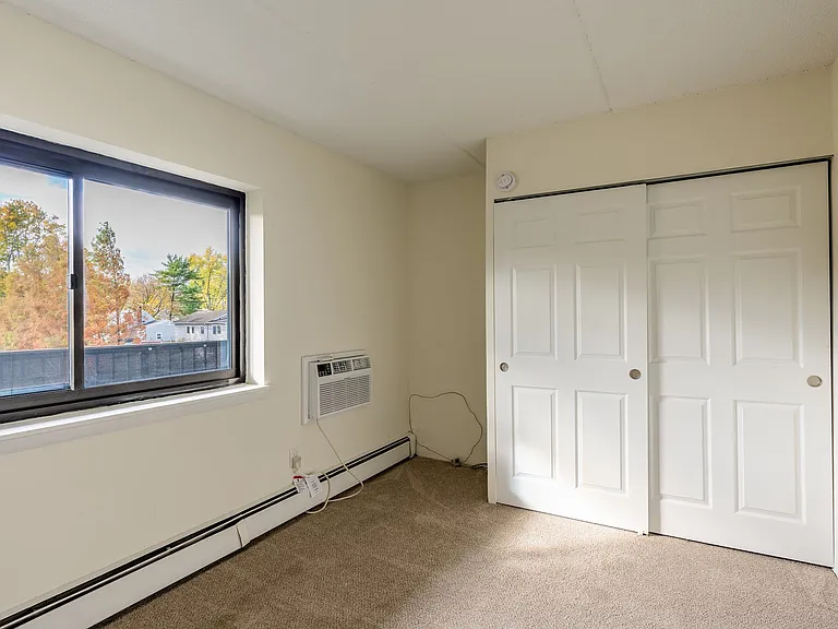 Country Club Apartments — Photo 8