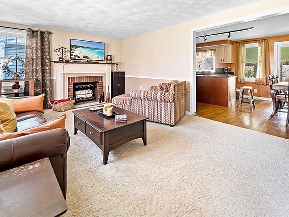3rd image of 405 Elmhaven Dr
