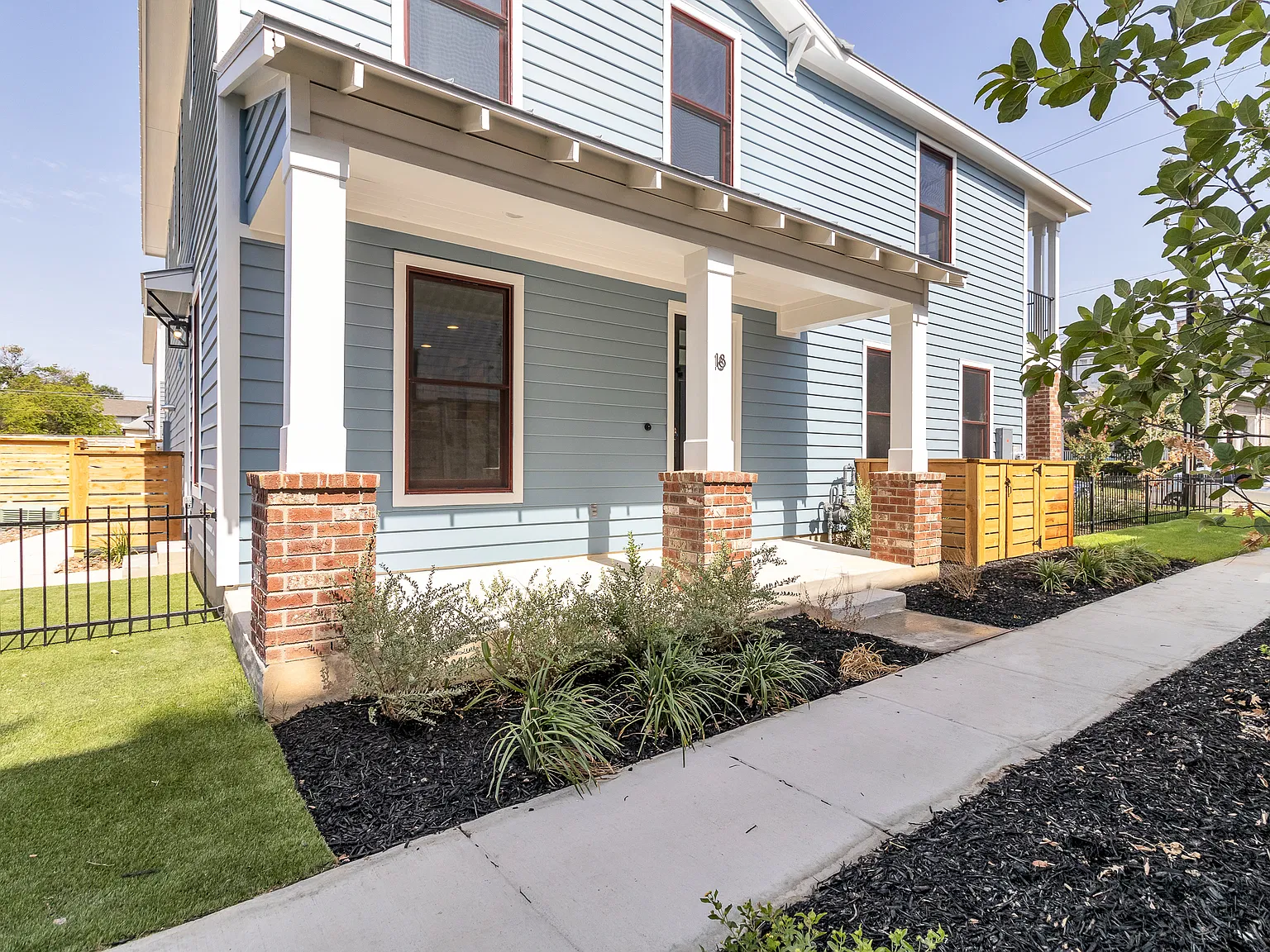 311 East Evergreen Street #18 - 18 — Photo 1