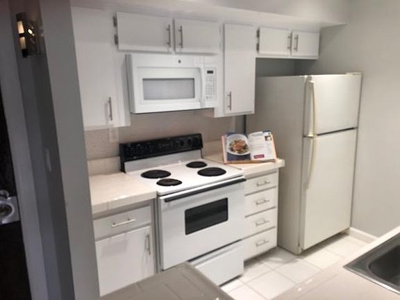 5th image of 7556 Hampton Ave APT 204