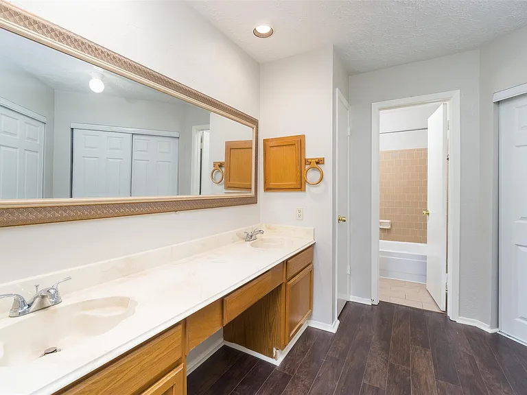 2902 Laurelridge Dr — Photo 16