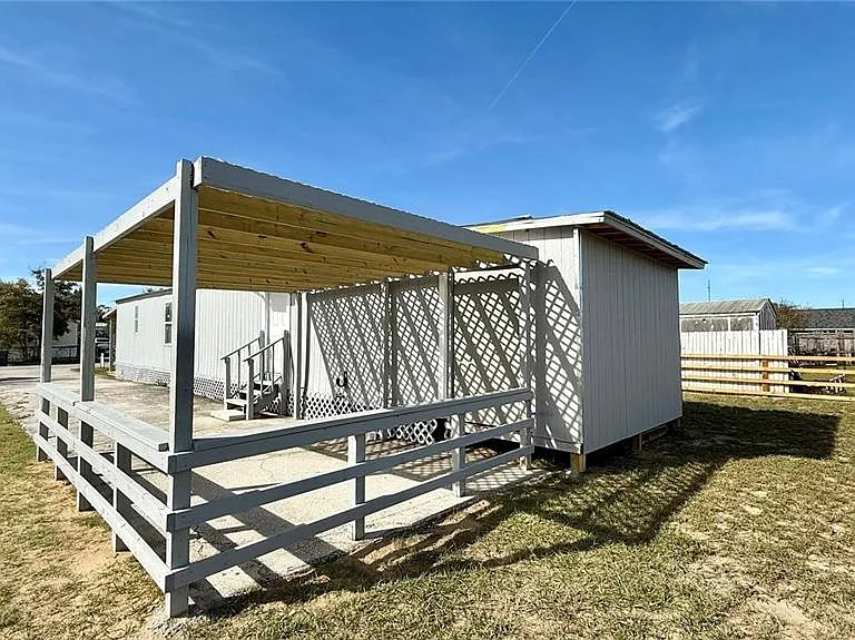 639 Ellison Pkwy — Photo 2