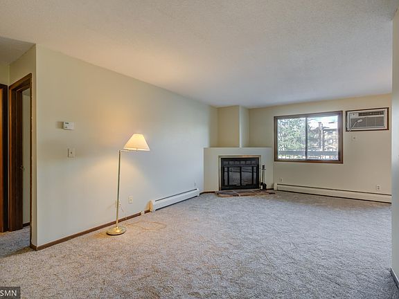 3rd image of 7501 W 101st St APT 120
