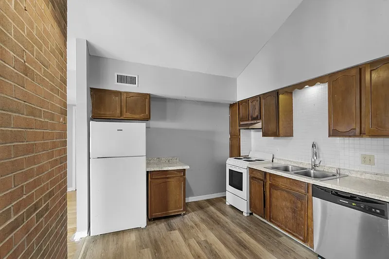 101 Waldorf Pkwy #14