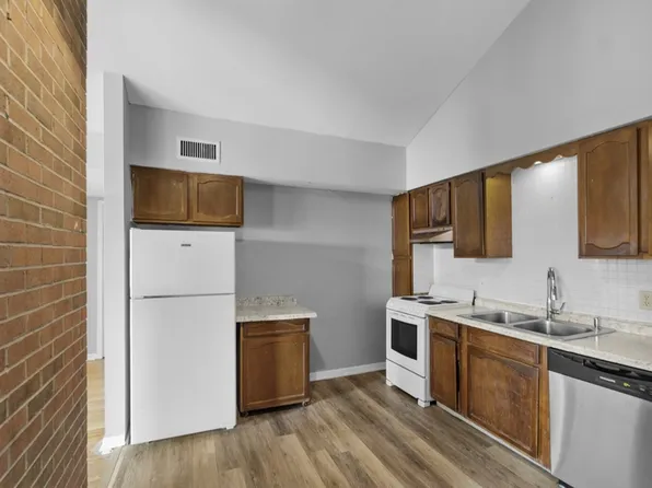 101 Waldorf Pkwy #14, Syracuse, NY 13224