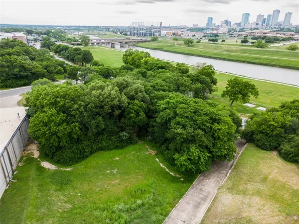 500 Oakhurst Scenic Dr, Fort Worth, TX 76111