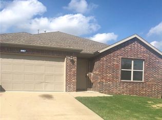3138 Cherry Knoll Cir, Springdale, AR 72762