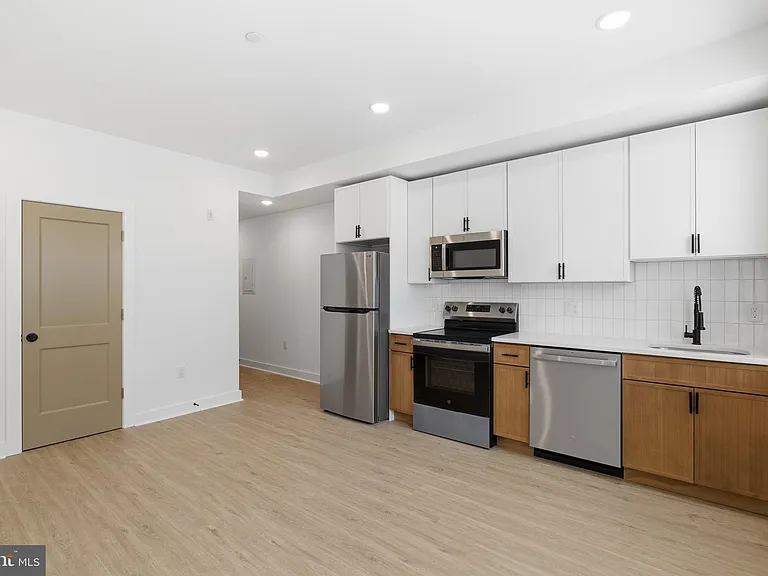 4021 Brown St #4 — Photo 1