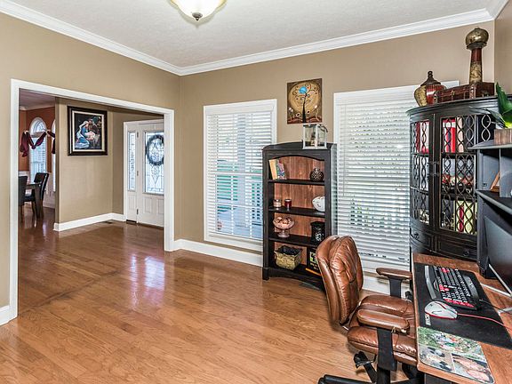 5th image of 8701 Hollingsfield Dr