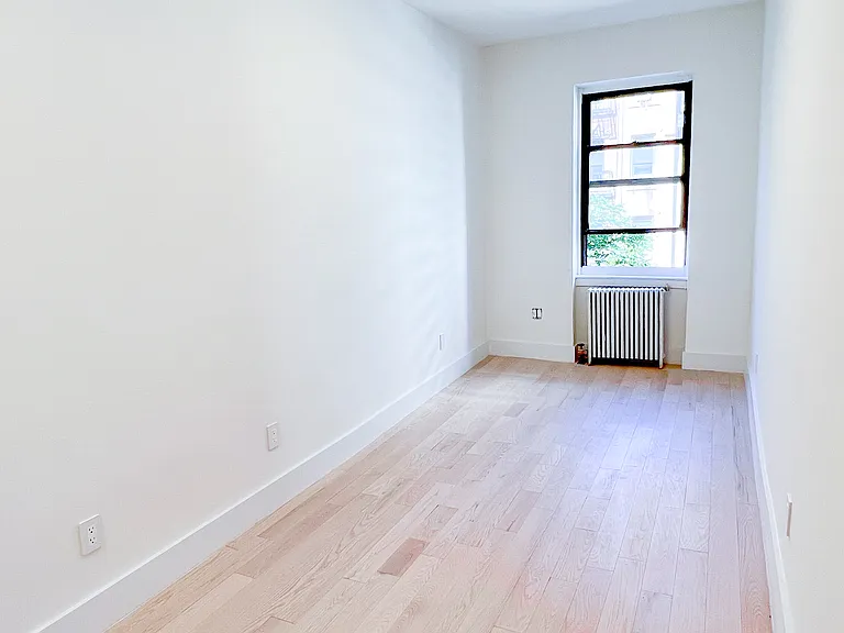 206 W 21st St #C3 — Photo 1