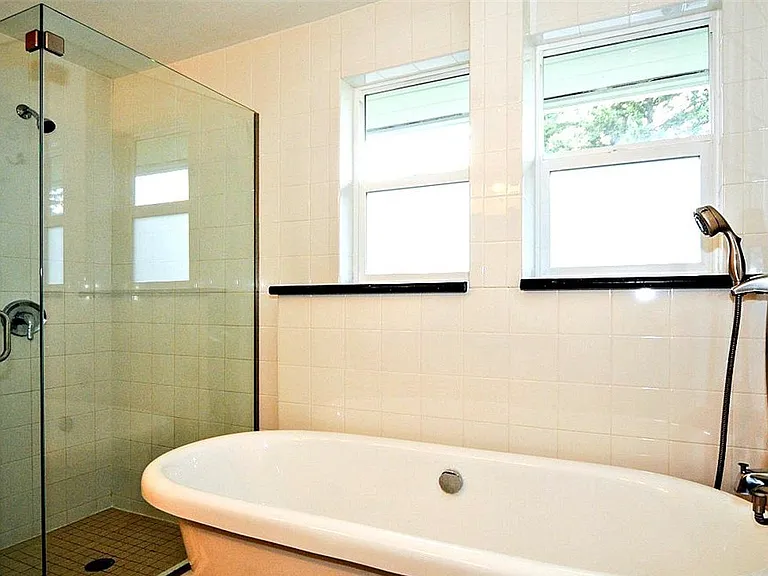 15828 SE 5th Pl — Photo 18