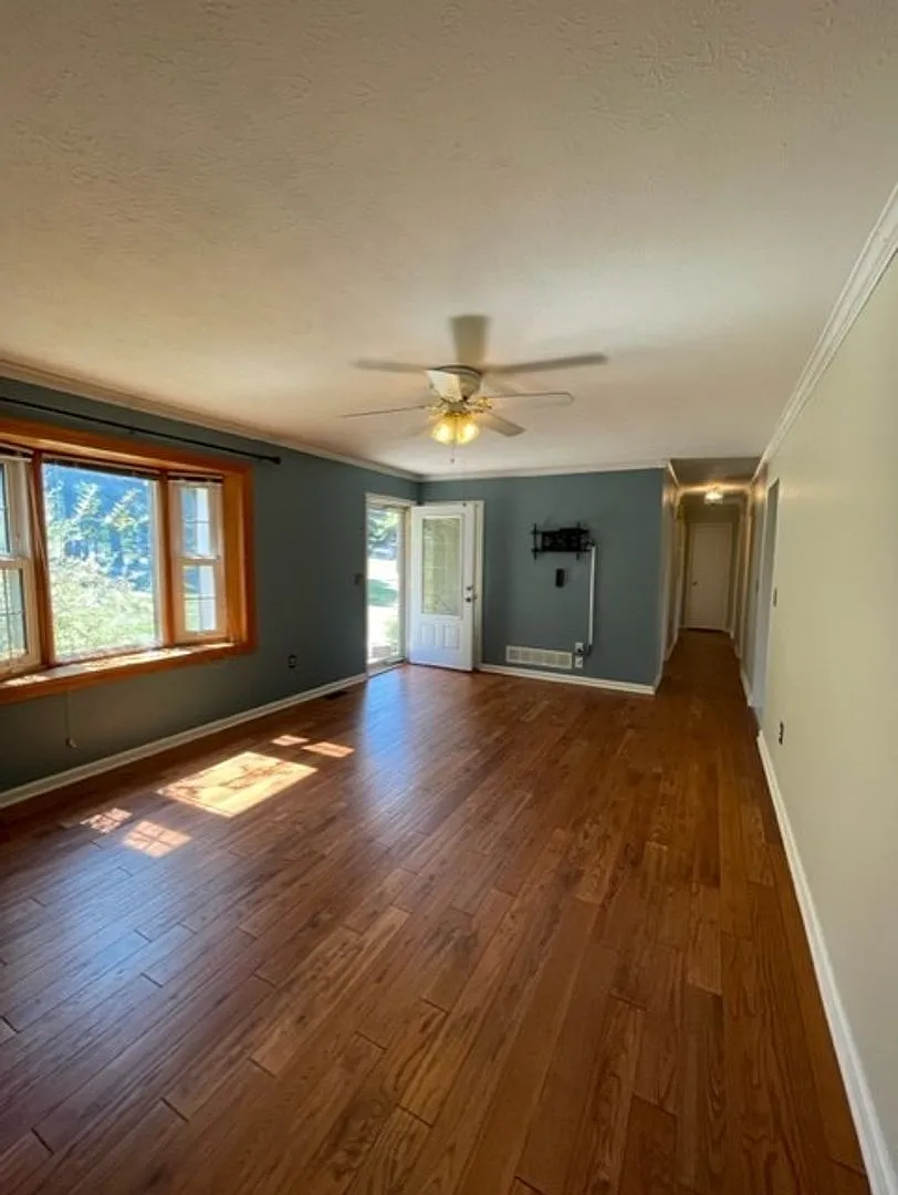 350 Valley View Drive — Photo 3