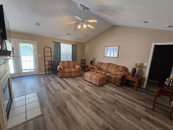 3rd image of 2208 Laclede Dr