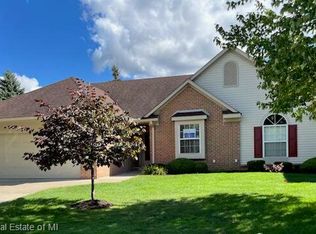 2176 Maplehurst Dr, Walled Lake, MI 48390