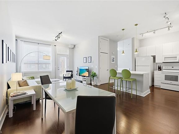 5th image of 810 W 4th St Unit 404