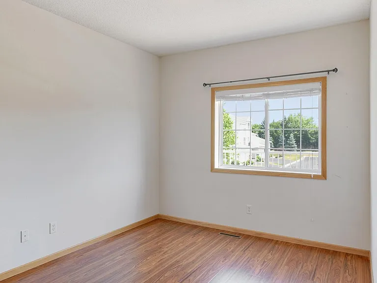 6605 Olive Ln N — Photo 3