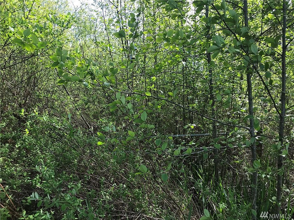 2nd image of 173 E Lake Desire Dr SE