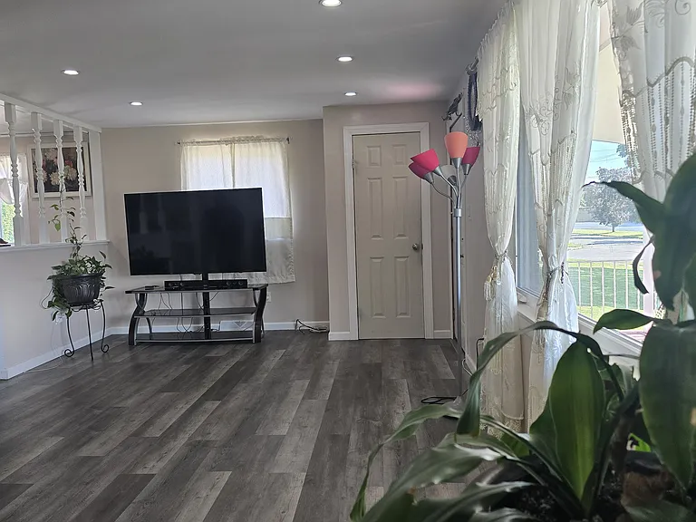 77 Marion Rd — Photo 14