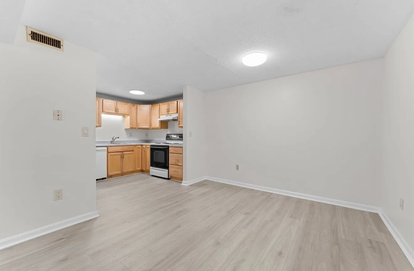 2 bed, 882 sqft, $2,700 — Photo 1