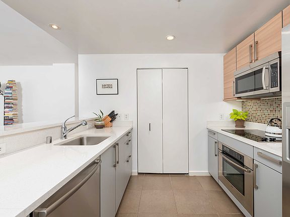 5th image of 555 4th St Unit 407