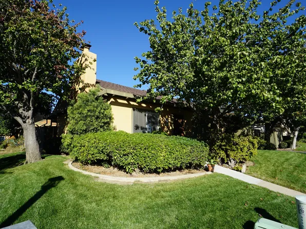 8830 Flanders Dr, San Diego, CA 92126