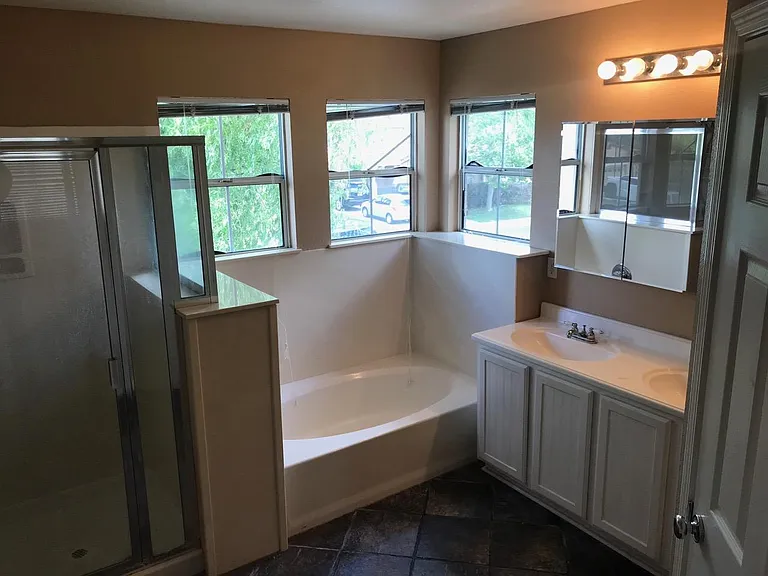 2145 Moore Dr — Photo 18