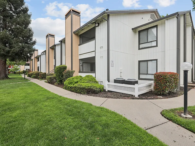 The Vue at Rocklin Ridge — Photo 24