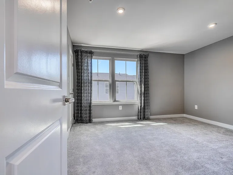 6100 Northwest Dr #1 — Photo 33