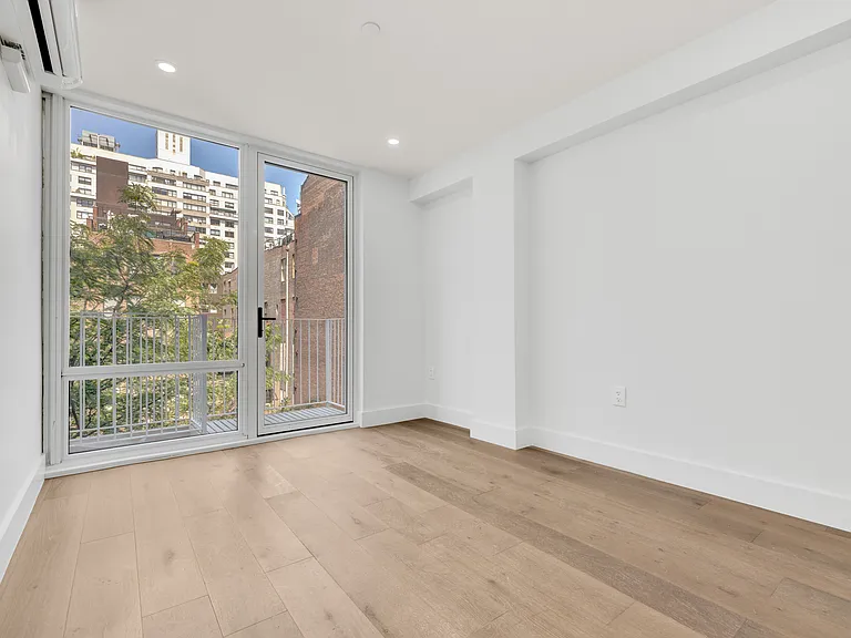 20 E 13th St #4 — Photo 7