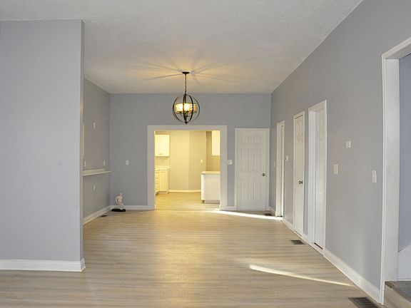 5th image of 706 N Shabbona St
