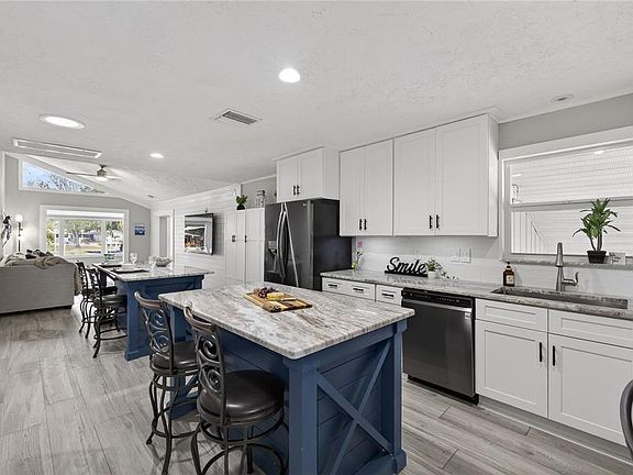 2nd image of 5851 Rio Dr