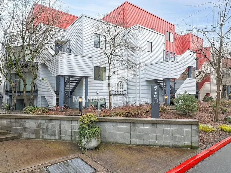 720 NW Naito Pkwy #D23 — Photo 1