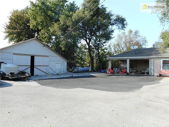Horse barn has a dirt floor, 6 stalls and 220.
