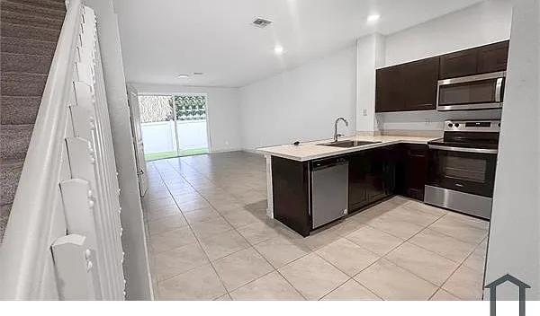 3 bed, 1500 sqft, $3,000 — Photo 2