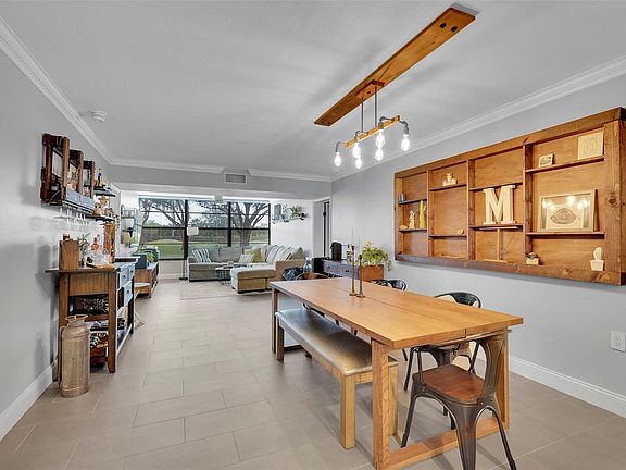 3rd image of 1502 Whitehall Dr #101