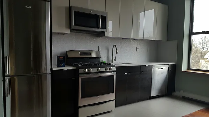 Rented by DYNAMIC REALTY OF NEW YORK CORP | media 10