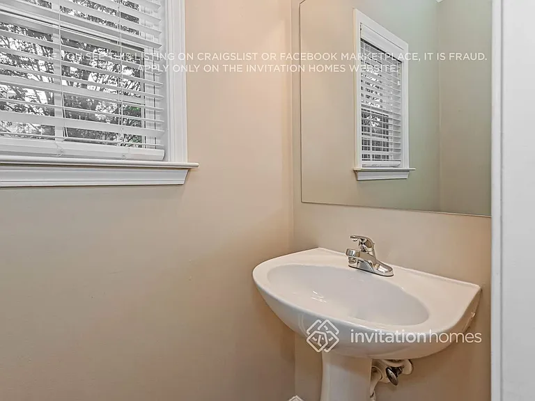 940 Island Bluff Ln — Photo 14