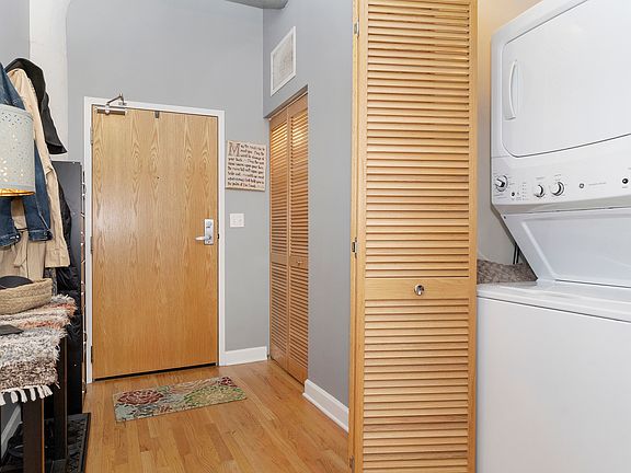 2nd image of 221 E Cullerton St APT 405