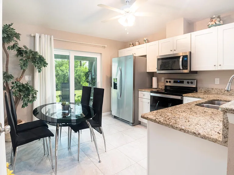 10244 Burlington Ave #B — Photo 31