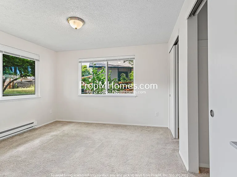 913 W Charles Street — Photo 8
