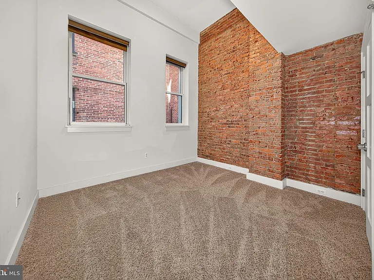 2160 California St NW #101 — Photo 3