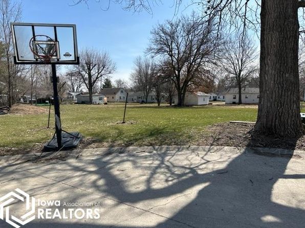 705 S 8th St, Fairfield, IA 52556