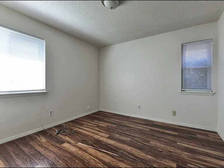 3433 Clearview Ln — Photo 40