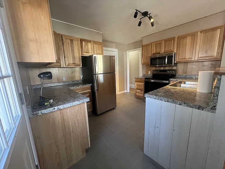 2214 Florence St — Photo 5