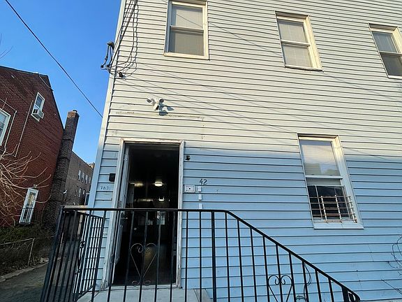 2nd image of 42 Saint Pauls Ave #2