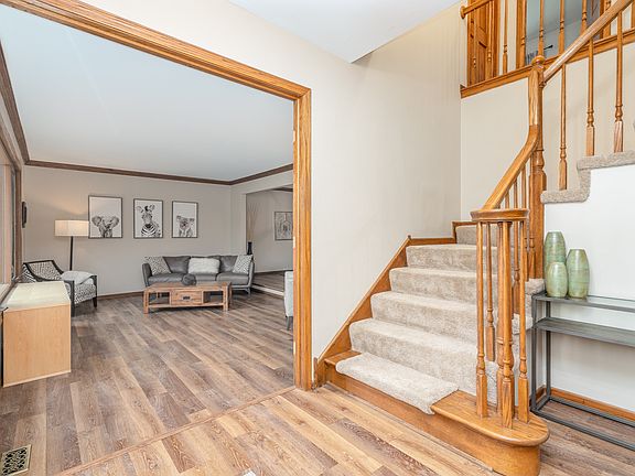 5th image of 8432 Kentwood Ct